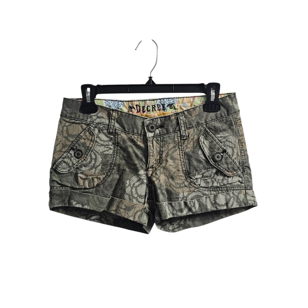 Decree Vintage y2k Green Paisley Camo Cargo Style Shorts Size 5 Low Rise